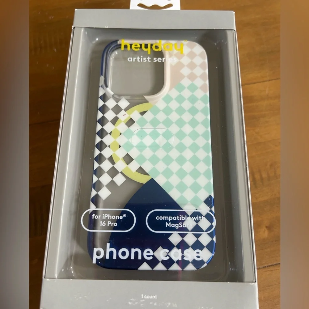 NWT heyday Navy and Mint Geometric Phone Case